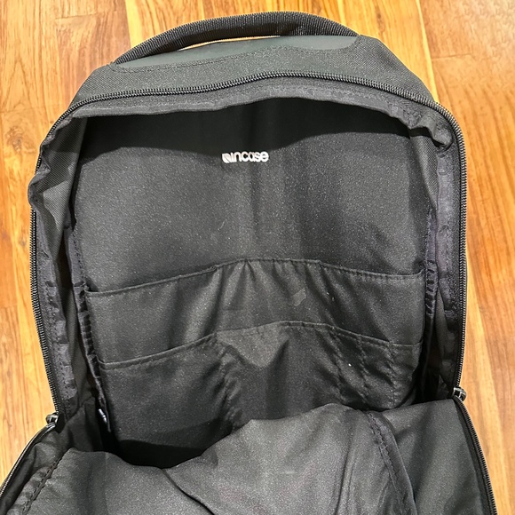 Incase Backpack - Picture 7 of 11